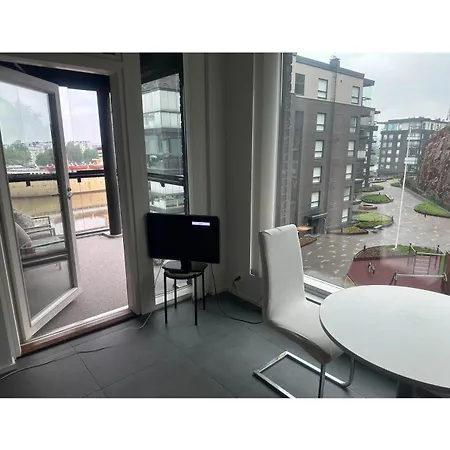 Riverside With Balcony Lägenhet