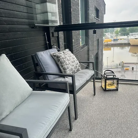 Lägenhet Riverside With Balcony